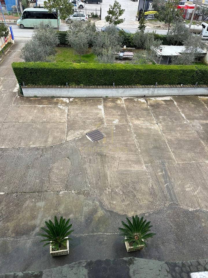 Shitet ndërtesë 3-katëshe "Motel" + Toke ne Vaqarr ( Buze rruges Kryesore ) , Tiranë - 850.000€ | 1159 m²