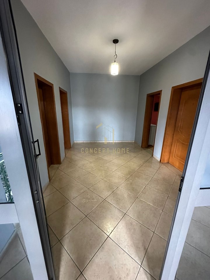 Shitet ndërtesë 3-katëshe "Motel" + Toke ne Vaqarr ( Buze rruges Kryesore ) , Tiranë - 850.000€ | 1159 m²