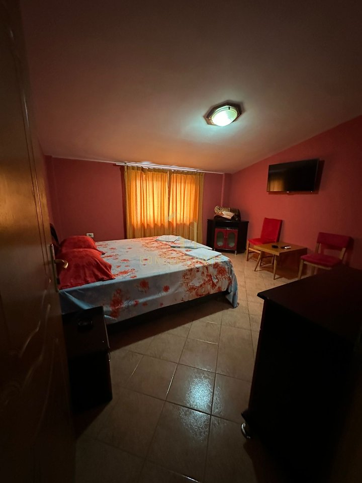 Shitet ndërtesë 3-katëshe "Motel" + Toke ne Vaqarr ( Buze rruges Kryesore ) , Tiranë - 850.000€ | 1159 m²