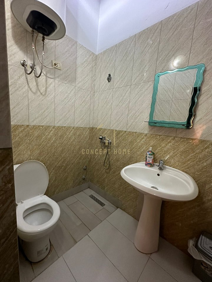 Shitet ndërtesë 3-katëshe "Motel" + Toke ne Vaqarr ( Buze rruges Kryesore ) , Tiranë - 850.000€ | 1159 m²