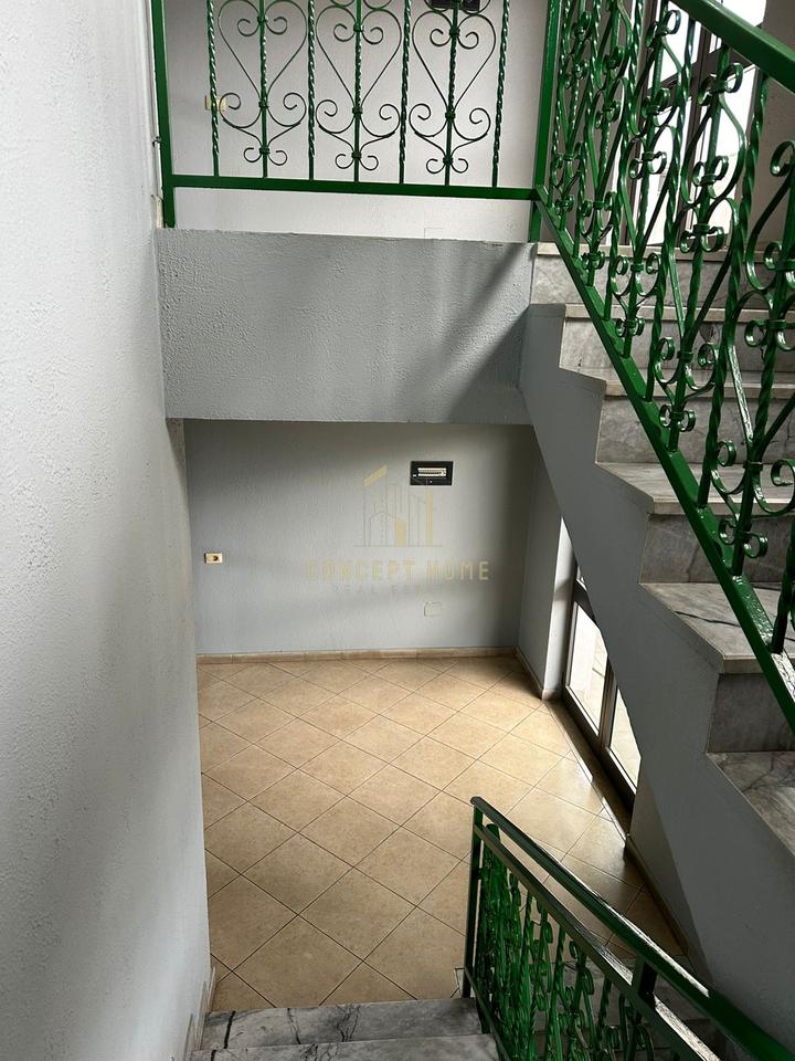 Shitet ndërtesë 3-katëshe "Motel" + Toke ne Vaqarr ( Buze rruges Kryesore ) , Tiranë - 850.000€ | 1159 m²