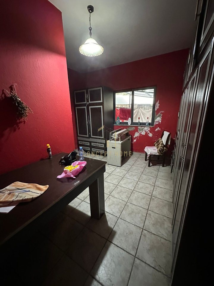 Shitet ndërtesë 3-katëshe "Motel" + Toke ne Vaqarr ( Buze rruges Kryesore ) , Tiranë - 850.000€ | 1159 m²