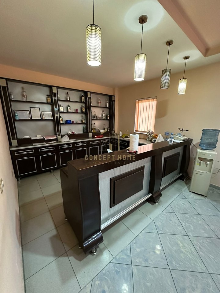 Shitet ndërtesë 3-katëshe "Motel" + Toke ne Vaqarr ( Buze rruges Kryesore ) , Tiranë - 850.000€ | 1159 m²