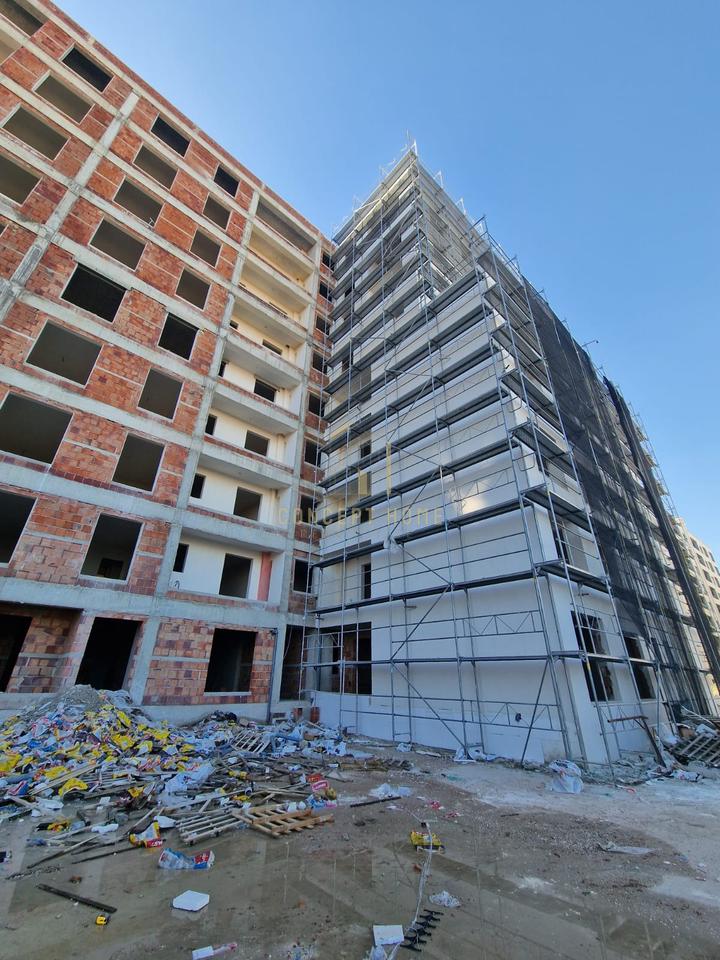 Shitet Apartament 2+1 ne Kamez