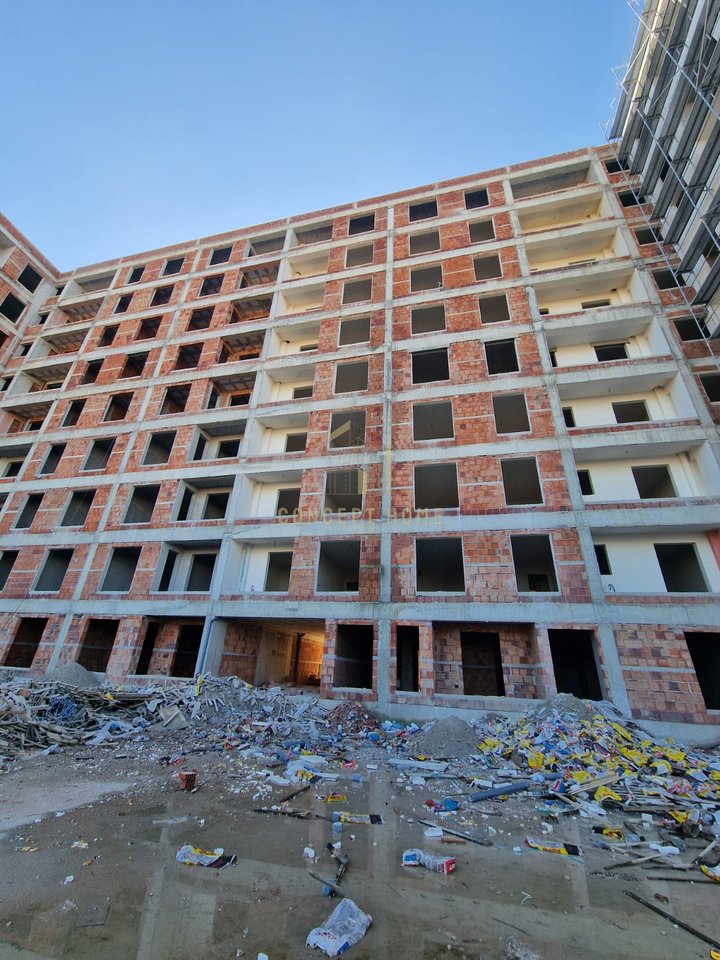 Shitet Apartament 2+1 ne Kamez