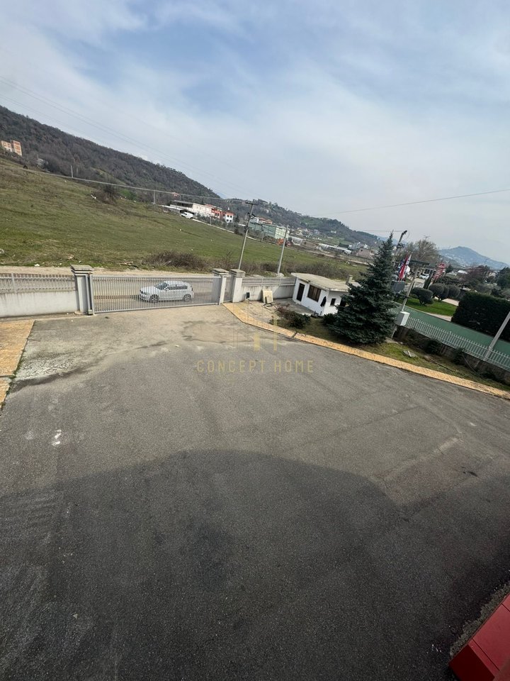 A warehouse of 3000m2 is for rent in Prush.