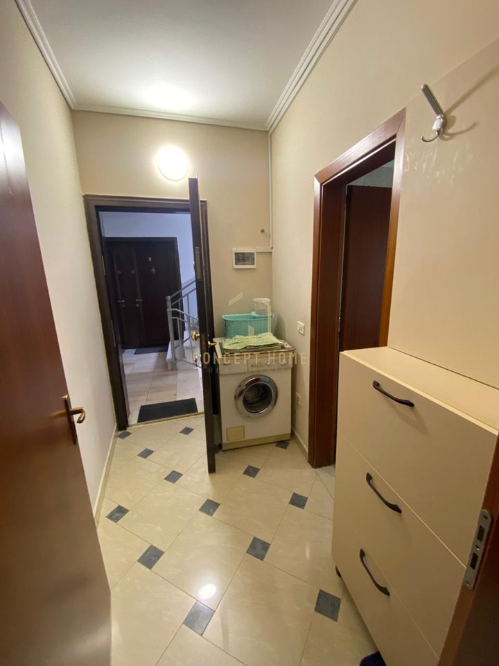 Appartamento 1+1 in affitto vicino a Komuna e Parisit/500€