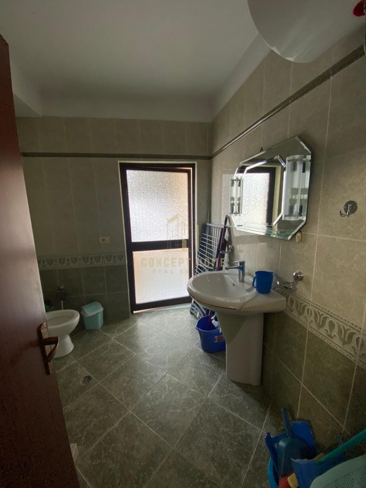 Appartamento 1+1 in affitto vicino a Komuna e Parisit/500€