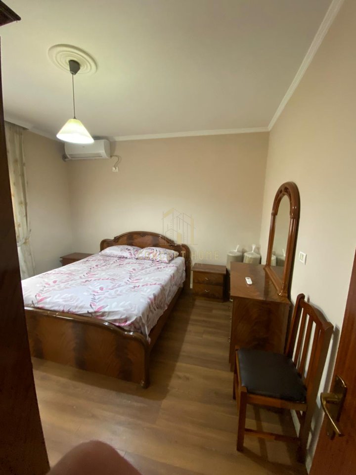 Appartamento 1+1 in affitto vicino a Komuna e Parisit/500€