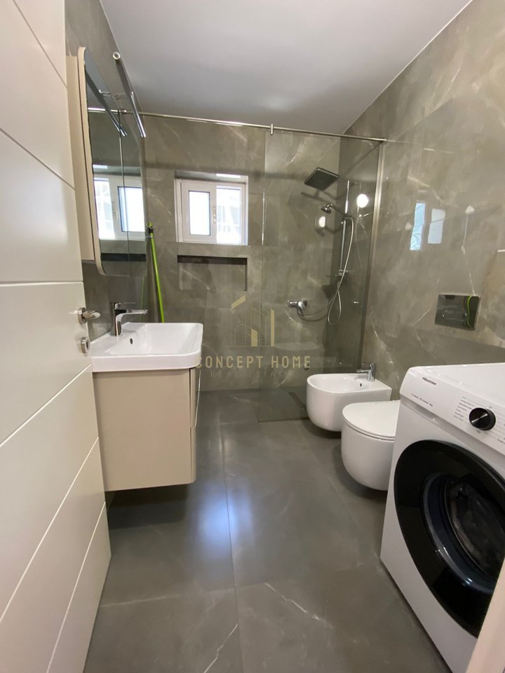 Jepet me qera shtepi 1+1 tek Rr.Barrikadave/550 euro