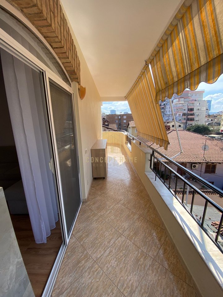 Jepet me qera shtepi 1+1 tek Rr.Barrikadave/550 euro