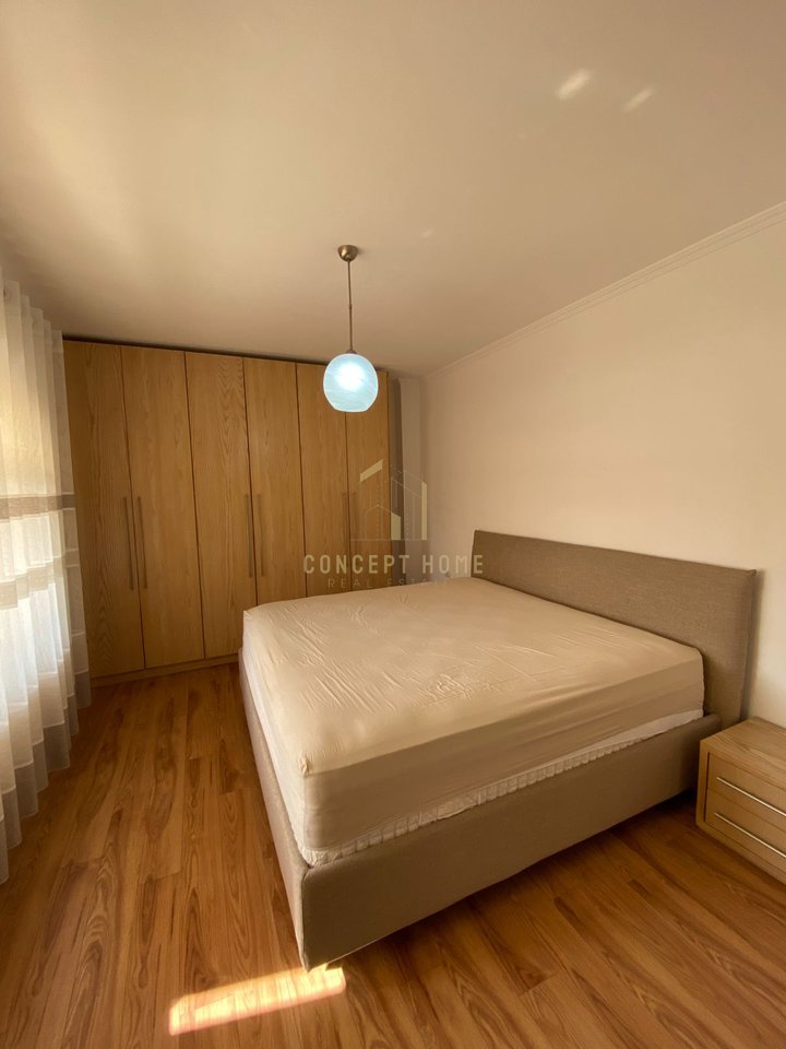 Jepet me qera shtepi 1+1 tek Rr.Barrikadave/550 euro