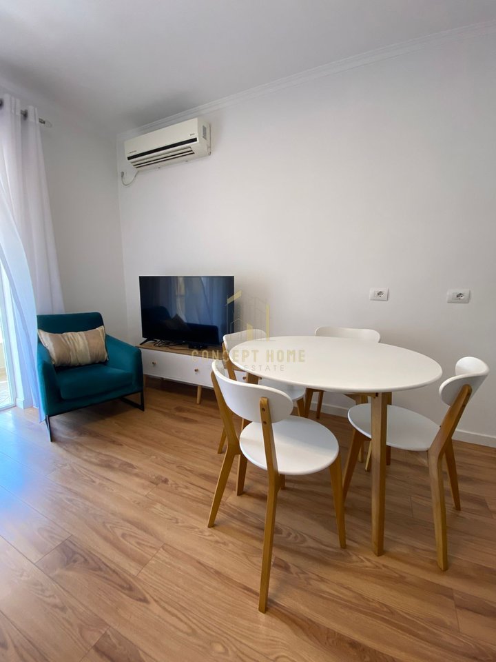 Jepet me qera shtepi 1+1 tek Rr.Barrikadave/550 euro