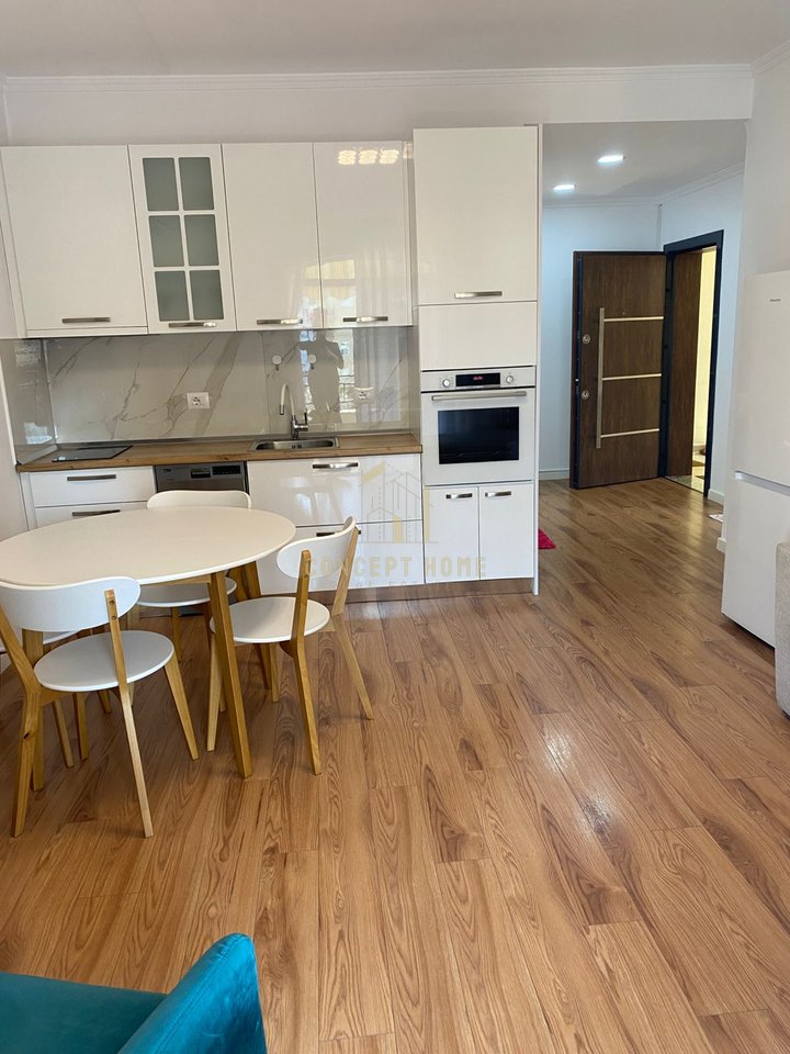 Jepet me qera shtepi 1+1 tek Rr.Barrikadave/550 euro