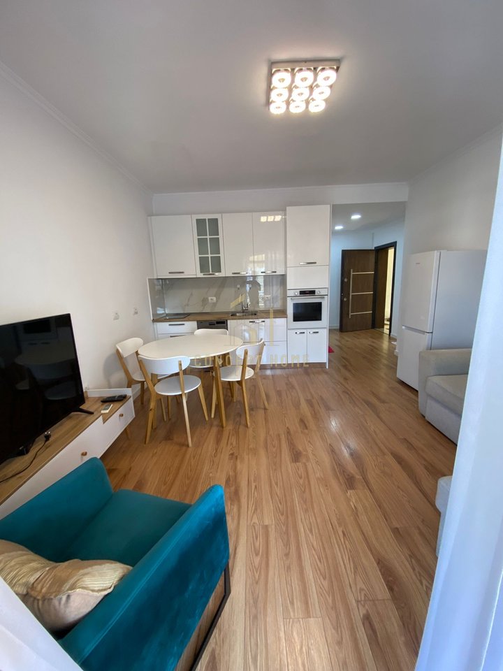 Jepet me qera shtepi 1+1 tek Rr.Barrikadave/550 euro