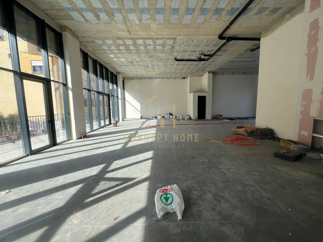 Business premises for rent at "5 Maji"/1200 euros