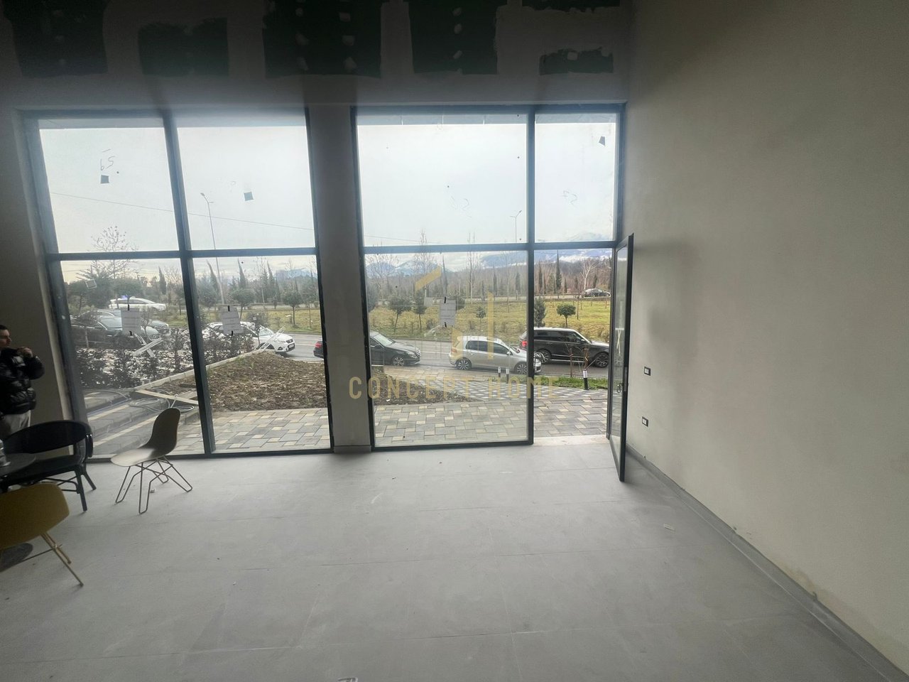 Business premises for rent at Liqeni i Thate/2800 euros