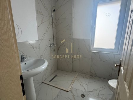 Vendesi appartamento 2+1+2 presso Casa Italia.