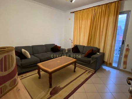 Jepet me qera apartament 1+1 tek Komuna E Parisit/600 euro