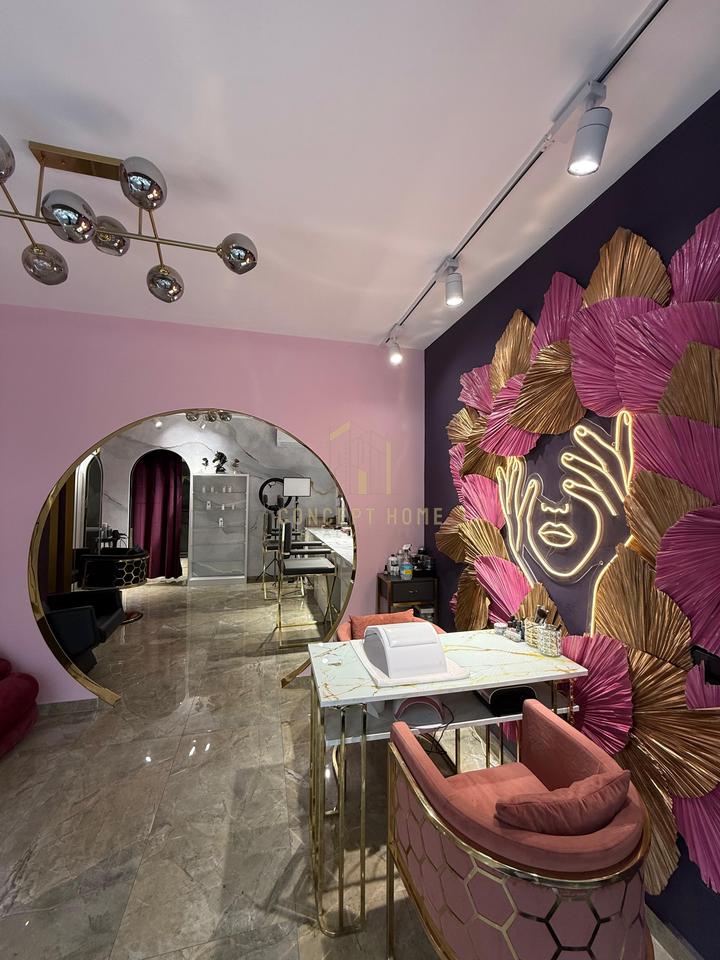 Shitet biznesi parukeri estetike Perballe Toptanit , Tiranë.