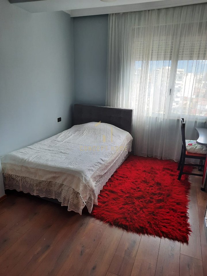 Jepet me qera apartament 2+1+2 tek Selvia