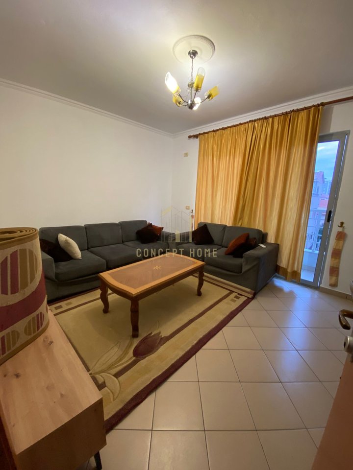 1+1 apartment for rent at Komuna E Parisit/600 euros