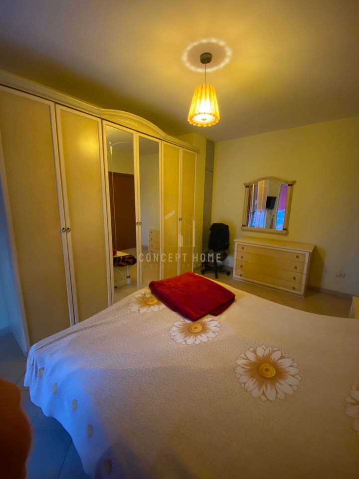 1+1 apartment for rent at Komuna E Parisit/600 euros