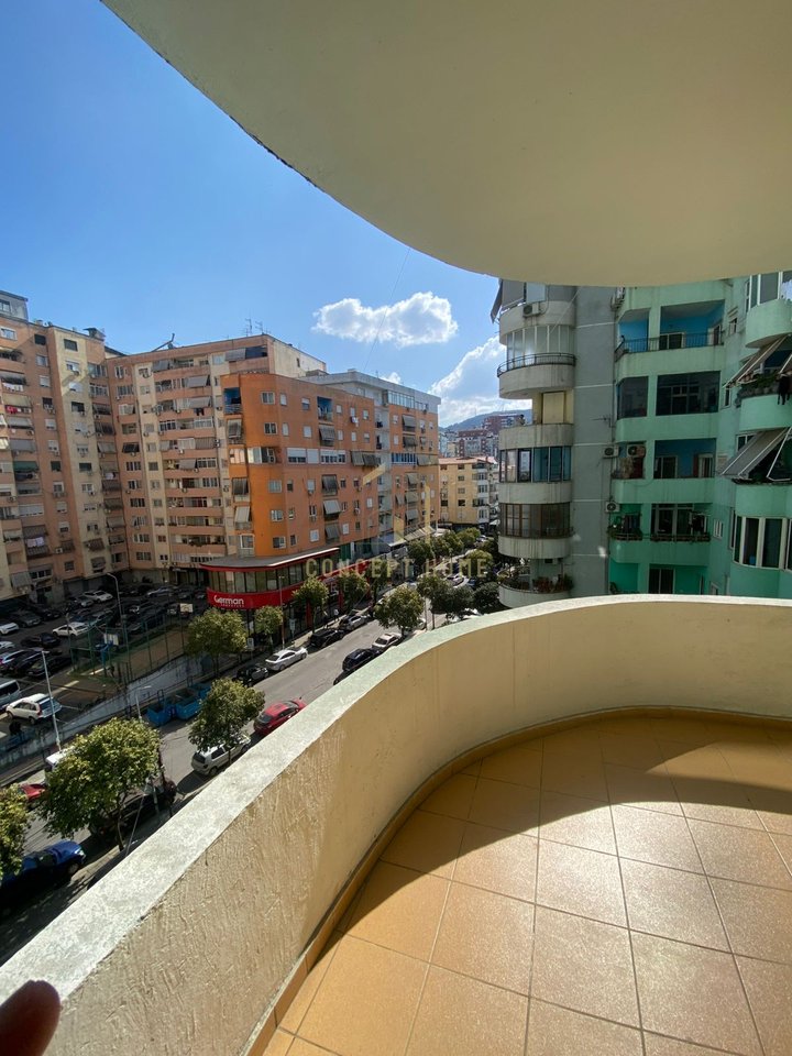 Shitet apartament 2+1 ne Komune/190.000€