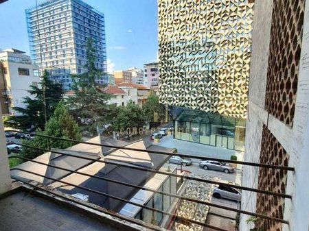 Jepet me qera Apartament 3+1 ne Bllok