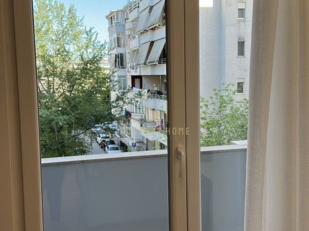 Appartamento in affitto 1+1 vicino al Giardino Botanico. 80.000 Lek al mese