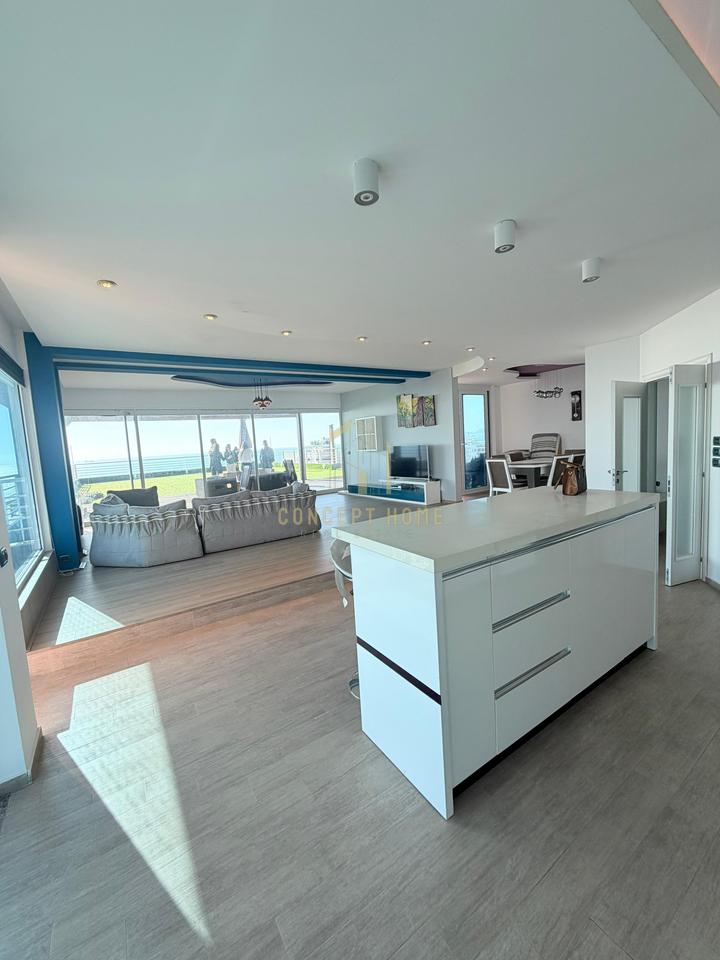 Shitet Penthouse 3+1+2 tek Shkembi i Kavajes, Durres