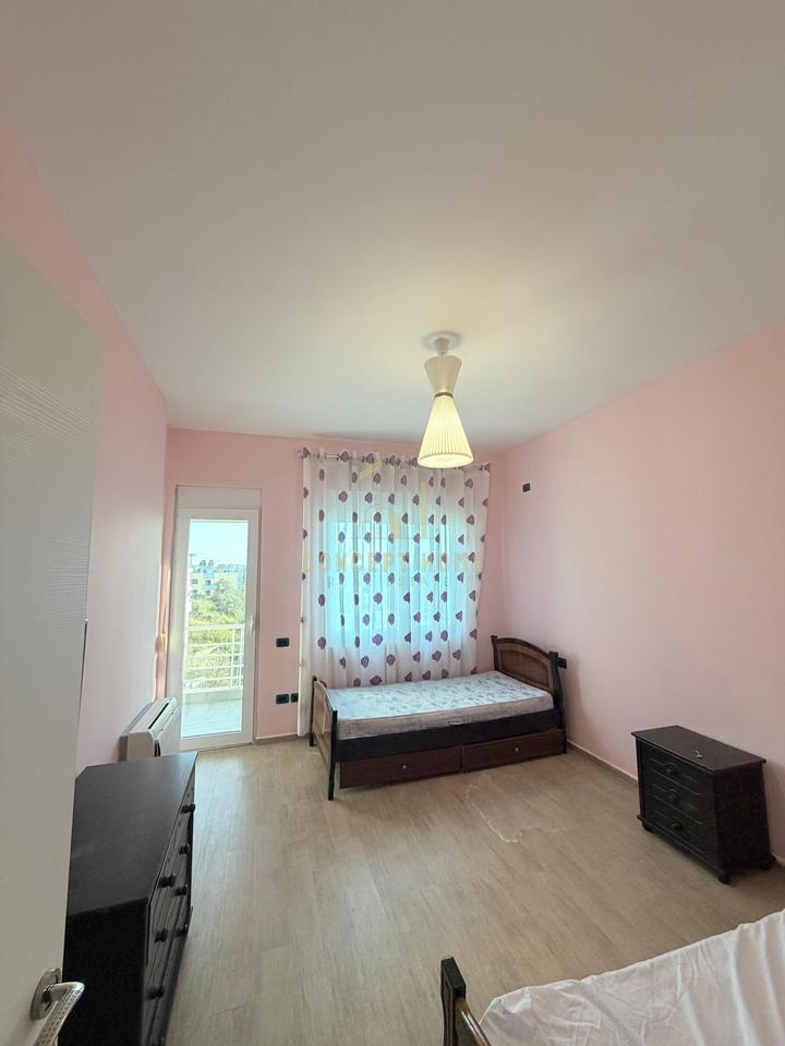 Shitet Penthouse 3+1+2 tek Shkembi i Kavajes, Durres