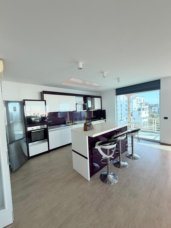 Shitet Penthouse 3+1+2 tek Shkembi i Kavajes, Durres