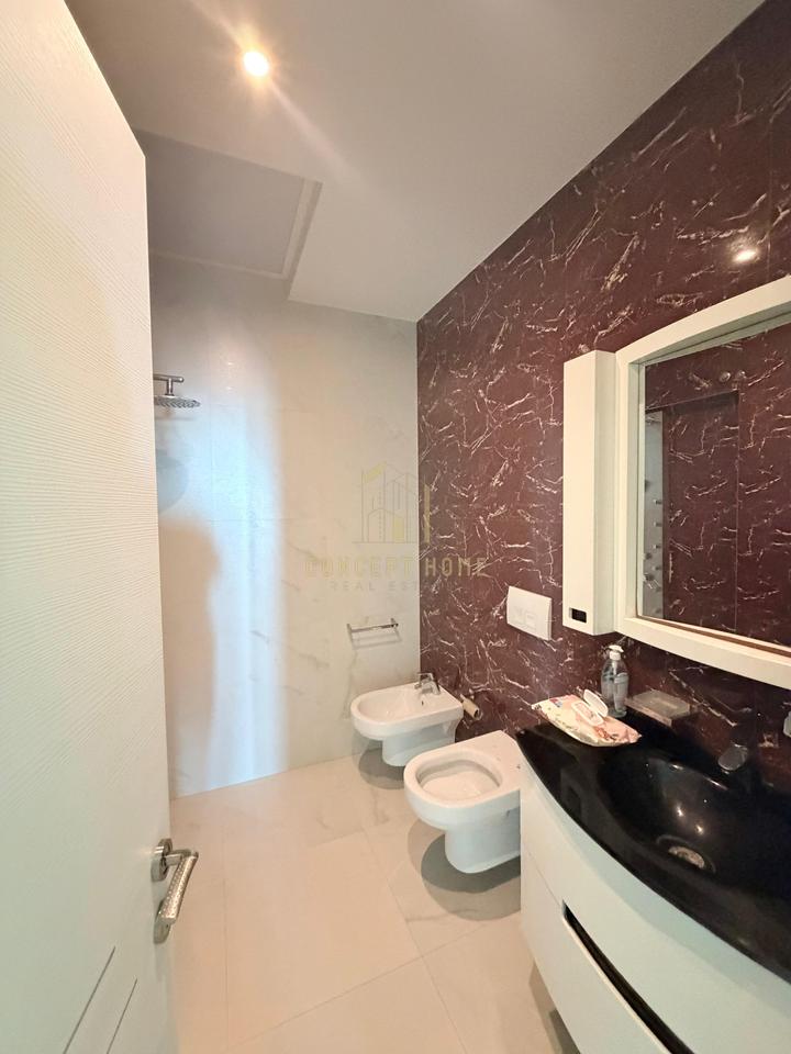 Shitet Penthouse 3+1+2 tek Shkembi i Kavajes, Durres