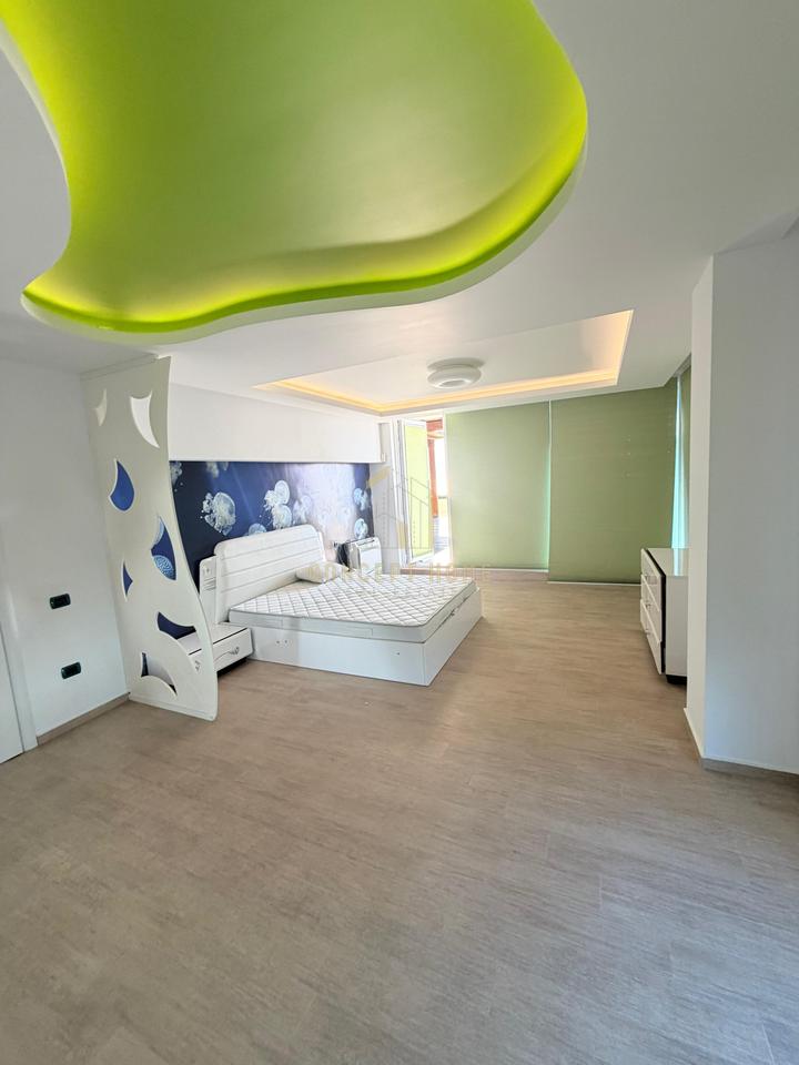 Shitet Penthouse 3+1+2 tek Shkembi i Kavajes, Durres