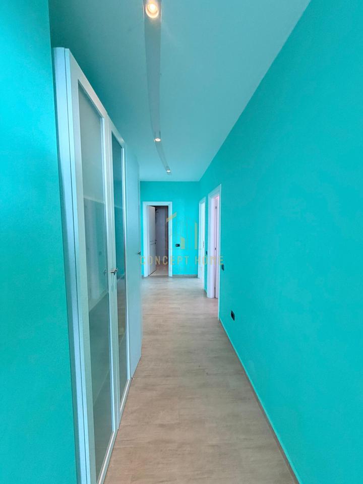 Shitet Penthouse 3+1+2 tek Shkembi i Kavajes, Durres