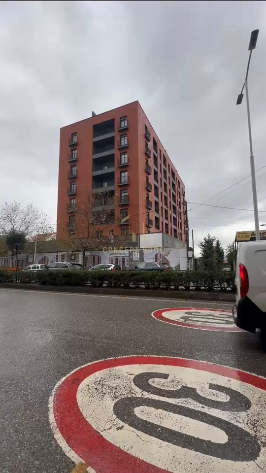 Business premises for sale in Kamez.