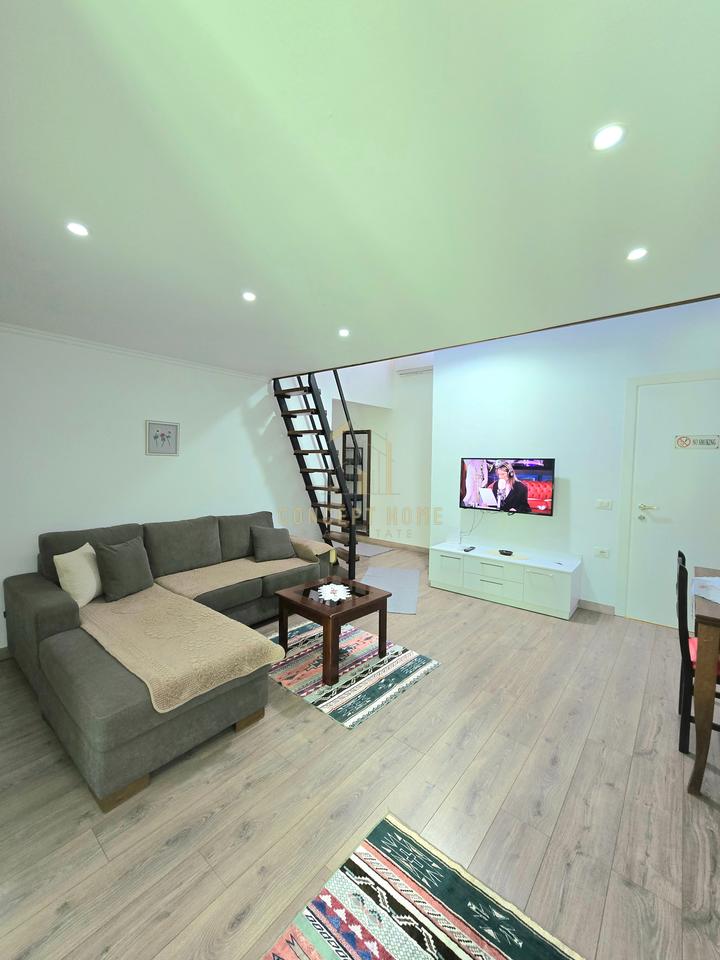 Jepet me qera Duplex 2+1 tek Rruga e Durresit