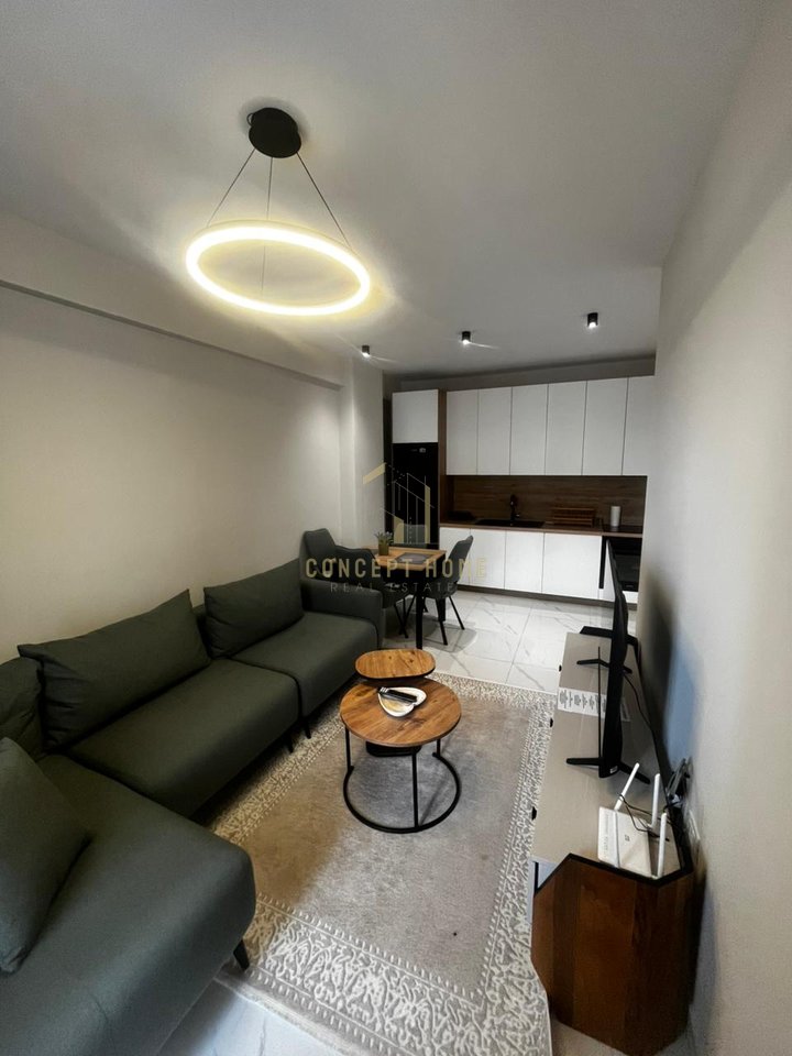 Shitet Apartament 1+1 ne Kamez