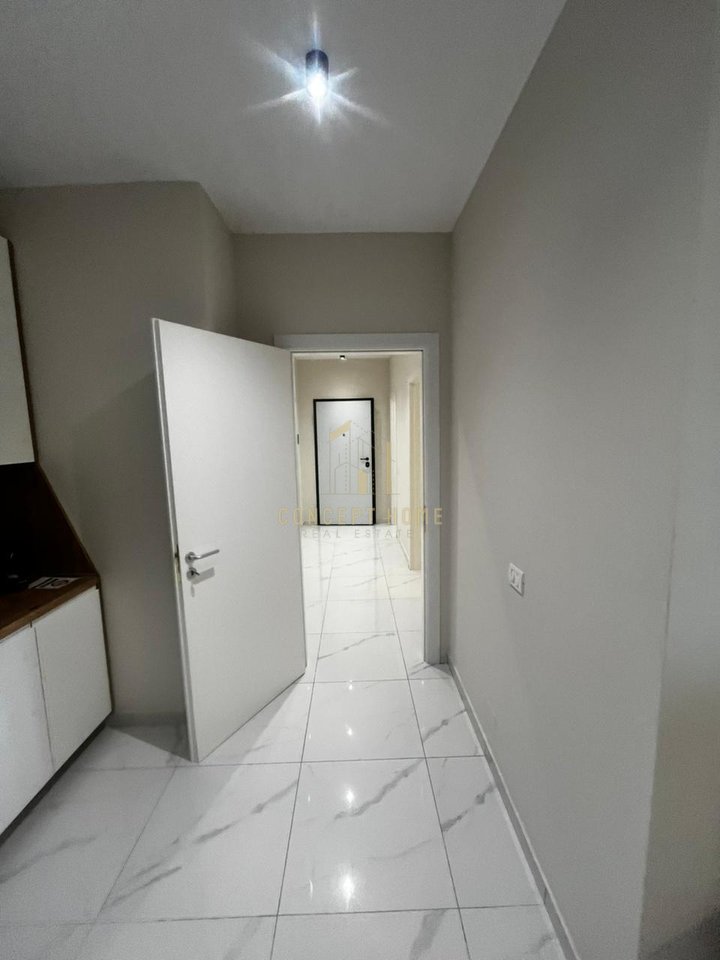 Shitet Apartament 1+1 ne Kamez
