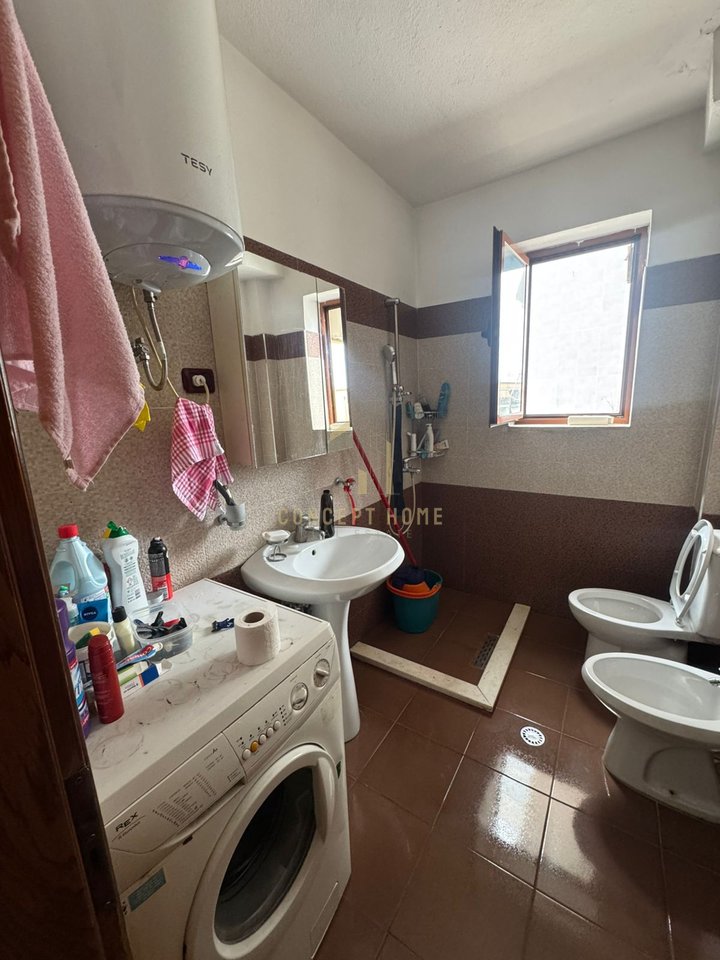 For sale 2+1+2 apartment at Komuna e Parisit