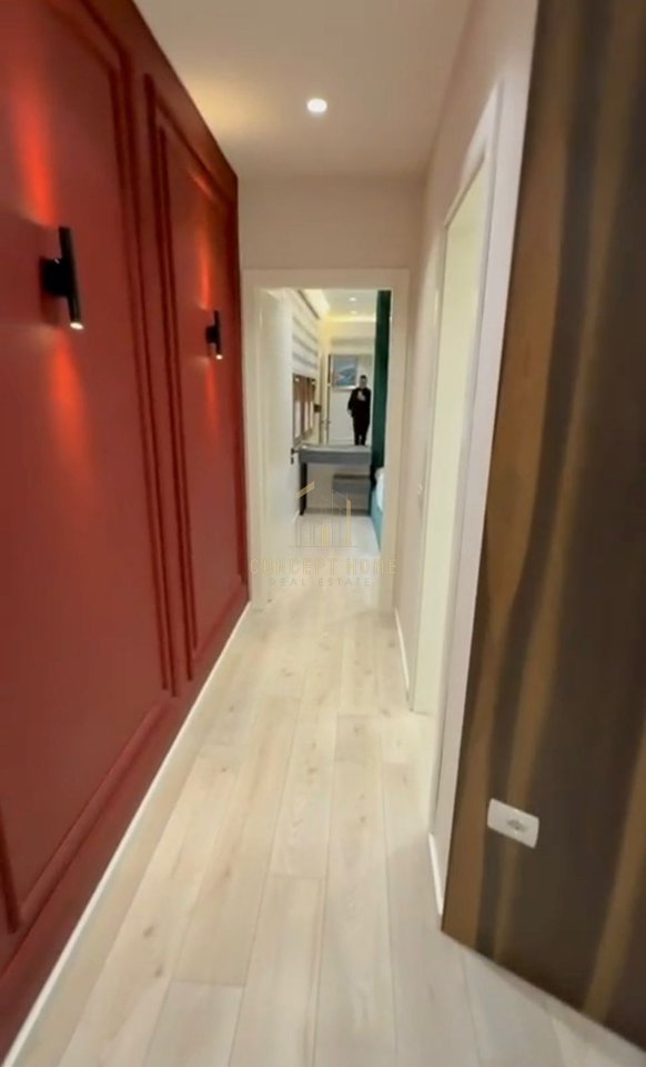 1+1 – Astir, Hotel Granda (opposite the Artist)