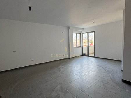 Vendesi appartamento 1+1 a Kinostudio/12, 210.000 Leke