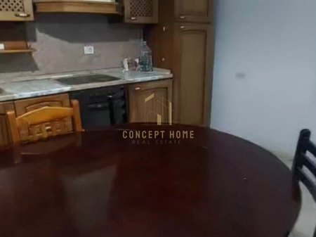 Affittasi casa 3+1 a Kinostudio.