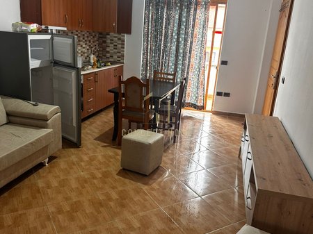 Jepet Apartament Me Qera 1+1 Astir