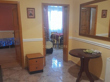 Jepet me qera apartament 2+1 tek Komuna e Parisit