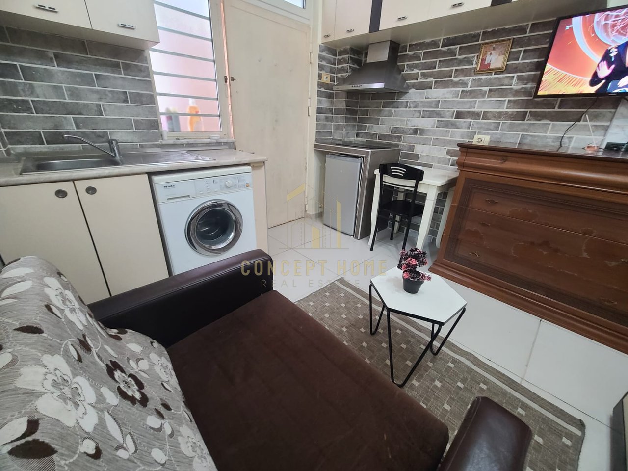 Studio apartment – 5 Maji Street 320€