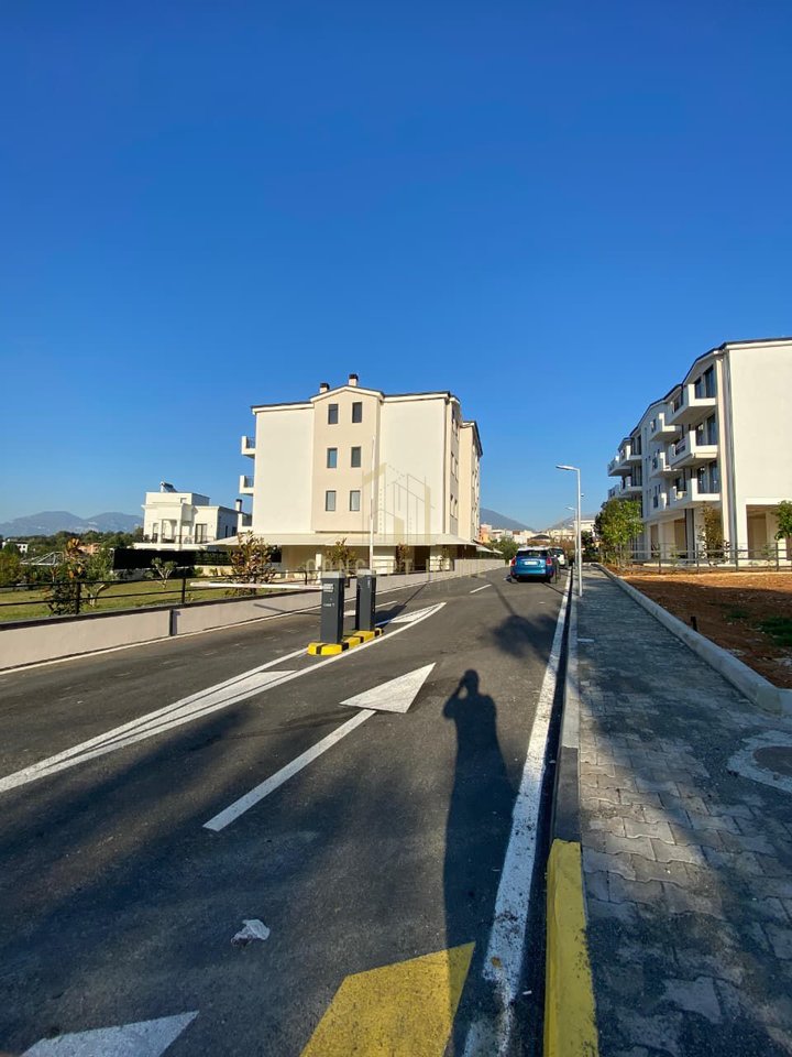 6 Hapesira parkimi ne Shitje Liqeni i Thate