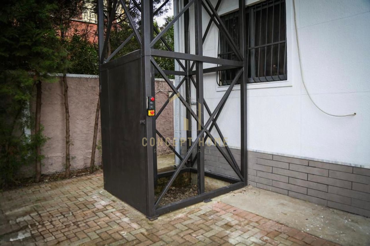 Shitet Ambient Biznesi – Pranë Urës Dajlanit, Durrës