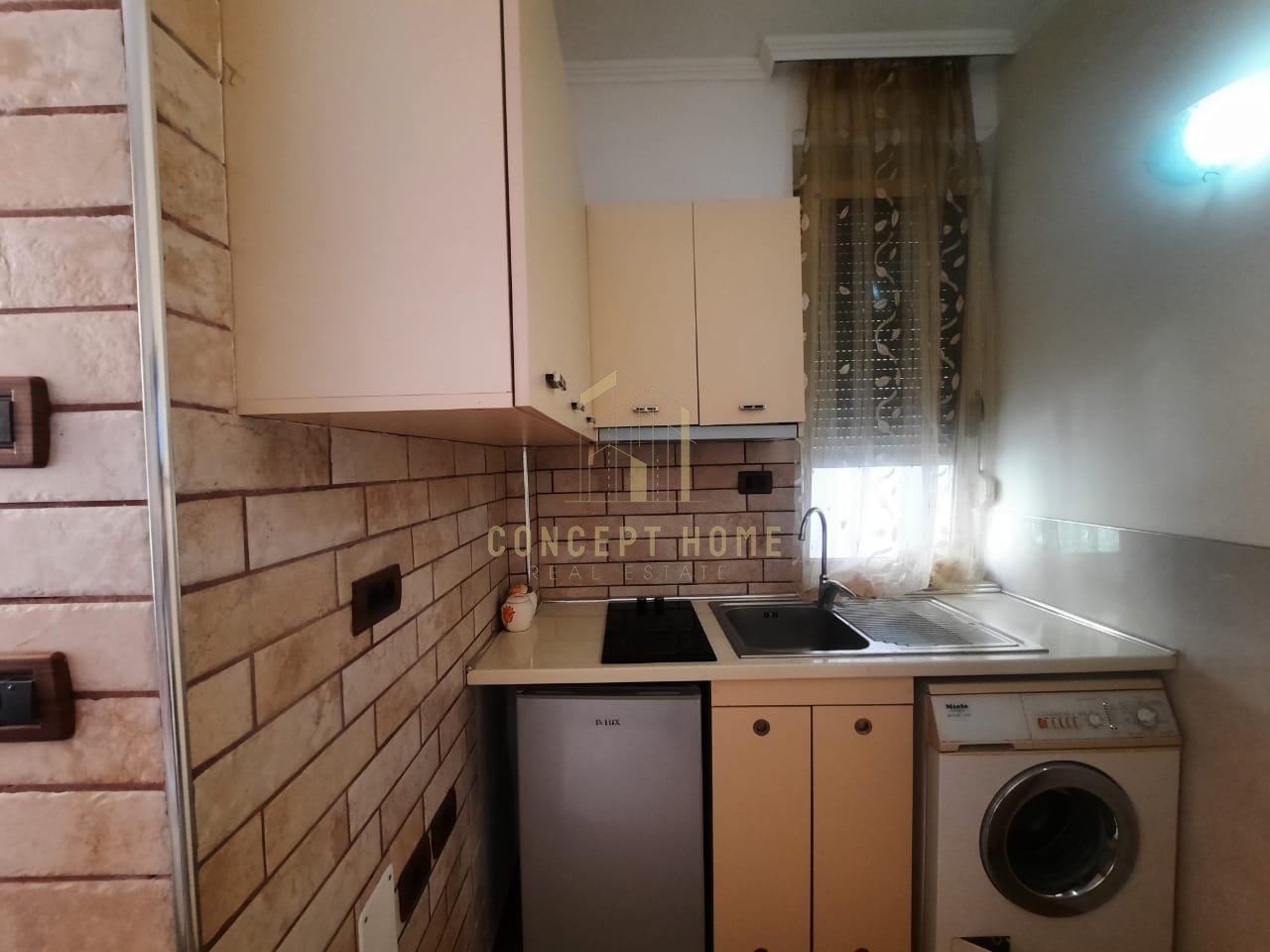 Jepet me qera Garsoniere Rr.5 Maji 370€